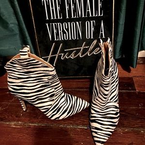 Zebra print heels Never worn 👏